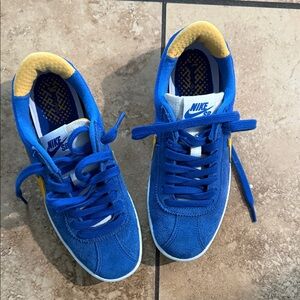 Nike Womens size 6 or Kids Sneakers Blue and Yellow